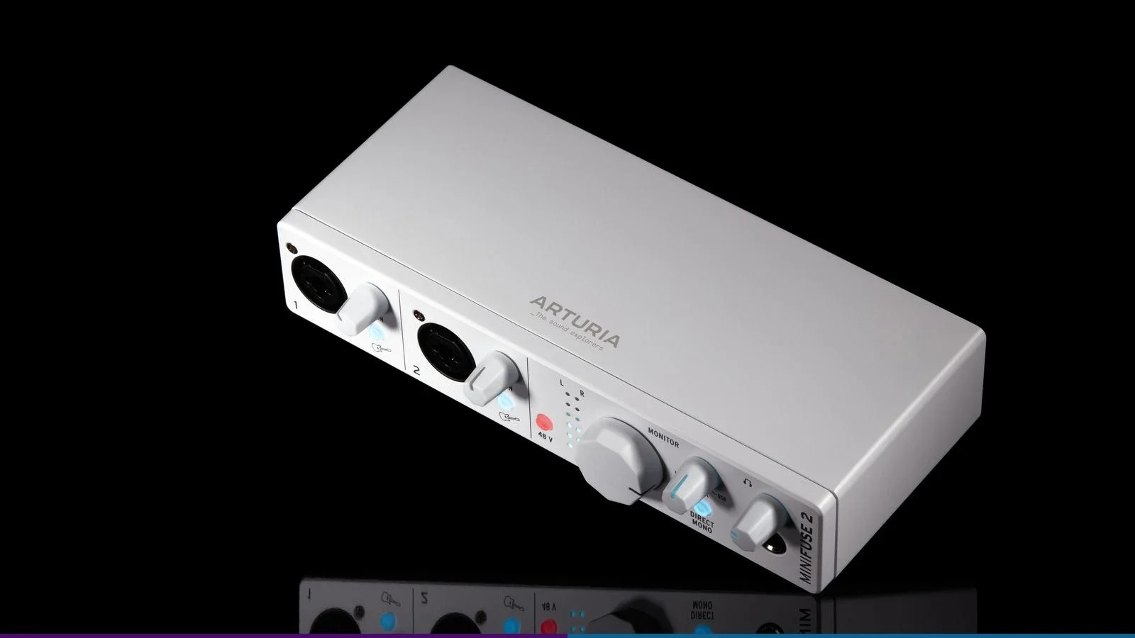 Arturia MiniFuse 2 branca original em perspectiva, com duas entradas combinadas e saída de fones no painel frontal